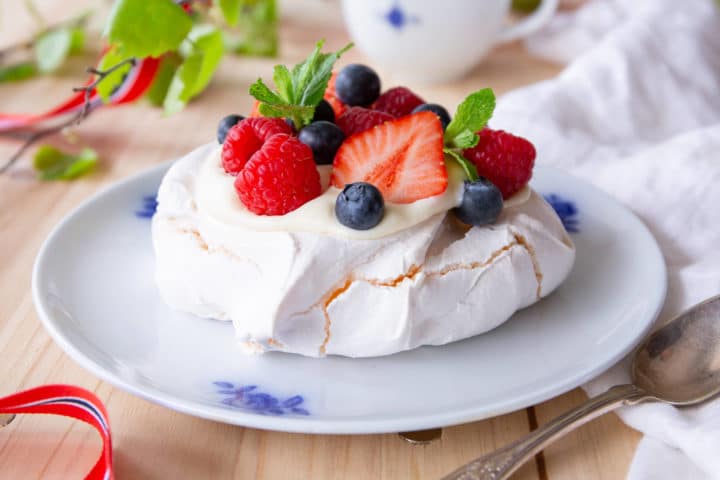 Mini-pavlova-til-17-mai