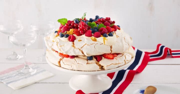 Pavlova-med-pasjonsfrukt