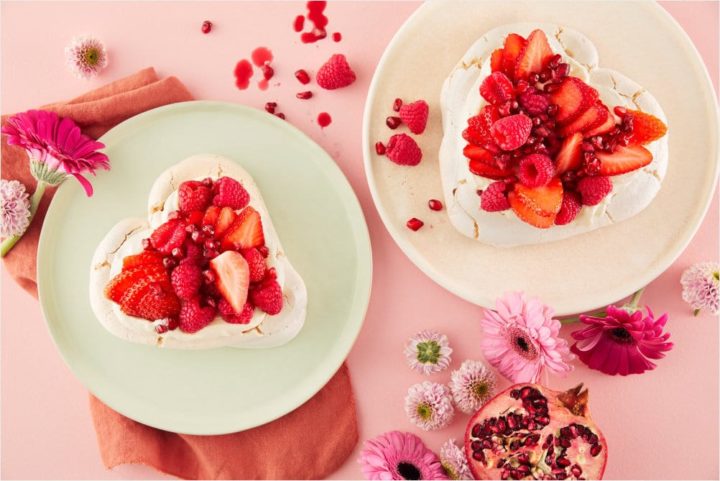 Valentines-pavlova